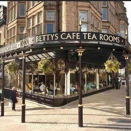 Garden Apartment, Central Harrogate With Parking ภายนอก รูปภาพ