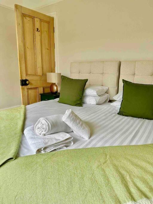Garden Apartment, Central Harrogate With Parking ภายนอก รูปภาพ
